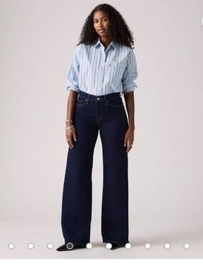 NWT Levi's 318 Shaping Wide Leg Jeans 31x30 - Darkest Sky Navy